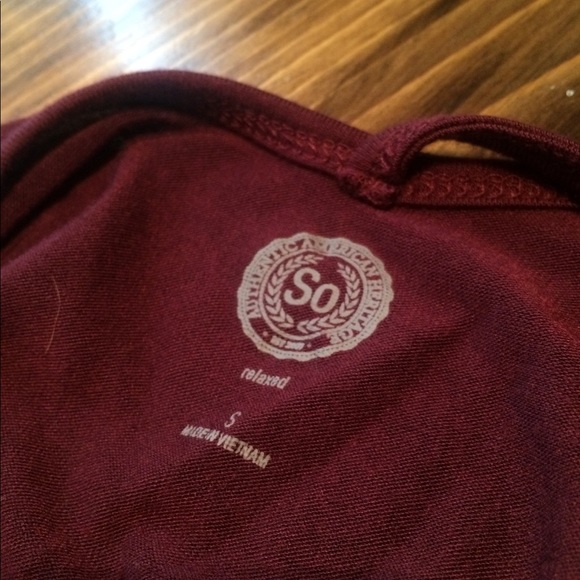 Maroon Short Sleeve Lattice-Cut Front and Back Tee - Picture 3 of 4